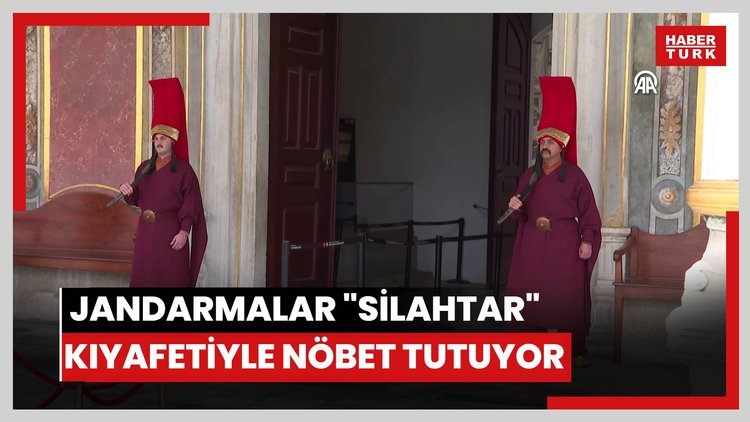 Topkapı Sarayında jandarmalar "silahtar" kıyafetiyle nöbet tutuyor