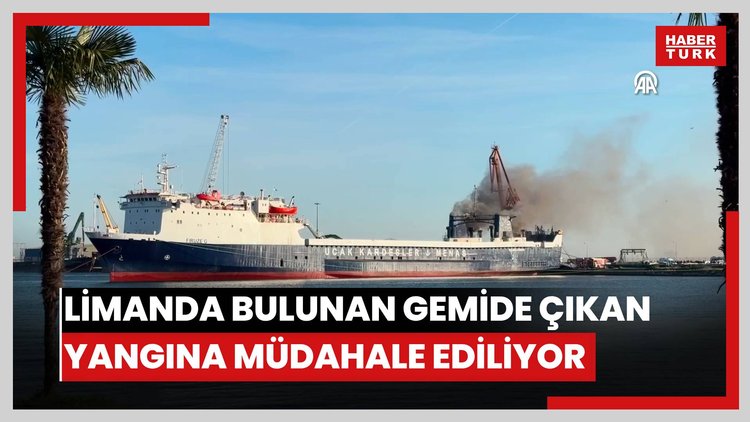 Samsun Limanında bulunan gemide çıkan yangına müdahale ediliyor