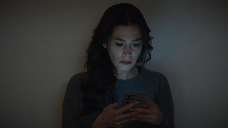Rengin, Timur'un telefonunu karıştıryor!