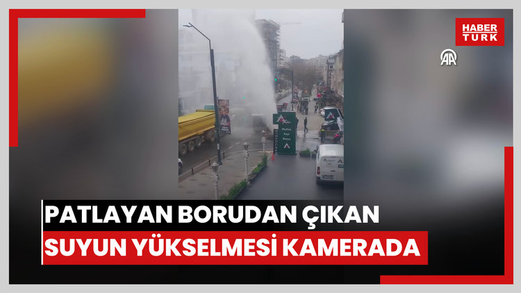 Kadıköyde patlayan borudan çıkan suyun metrelerce yükselmesi kamerada