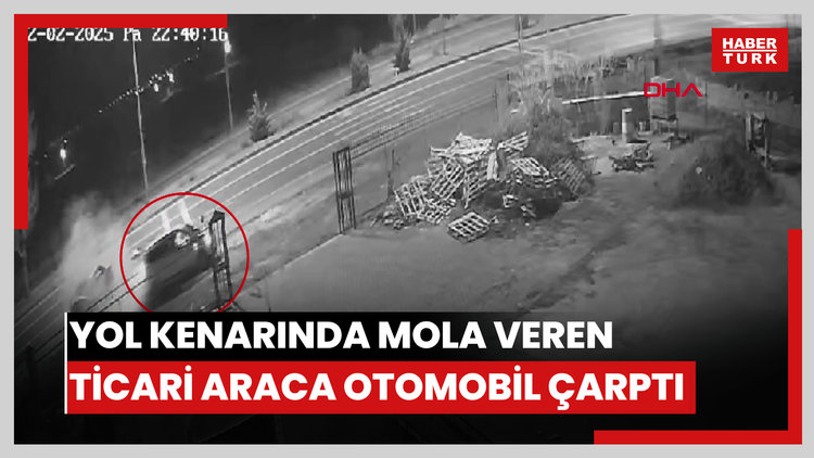 Yol kenarında mola veren hafif ticari araca otomobil çarptı: İki araç arasında sıkışan çocuk öldü, 1 yaralı