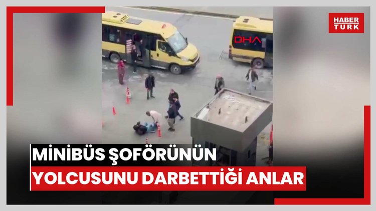 Küçükçekmece'de minibüs şoförünün para vermediğini iddia ettiği yolcusunu darbettiği anlar kamerada
