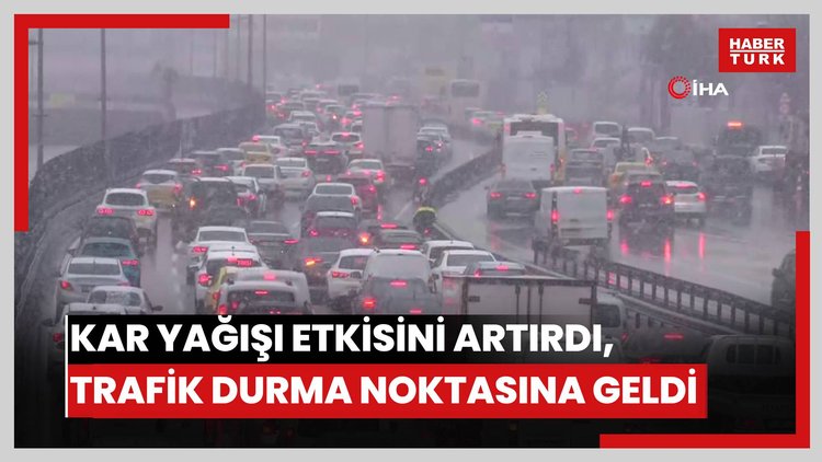 İstanbul'da kar yağışı etkisini artırdı, trafik durma noktasına geldi