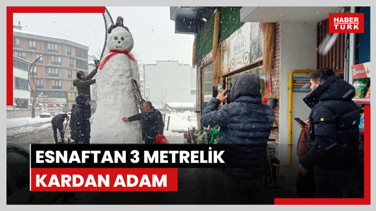 Samsun'da esnaftan 3 metrelik kardan adam