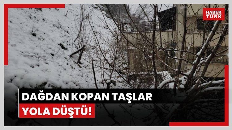 Kastamonu'da dağdan kopan taşlar yola düştü: Üç bina tahliye edildi
