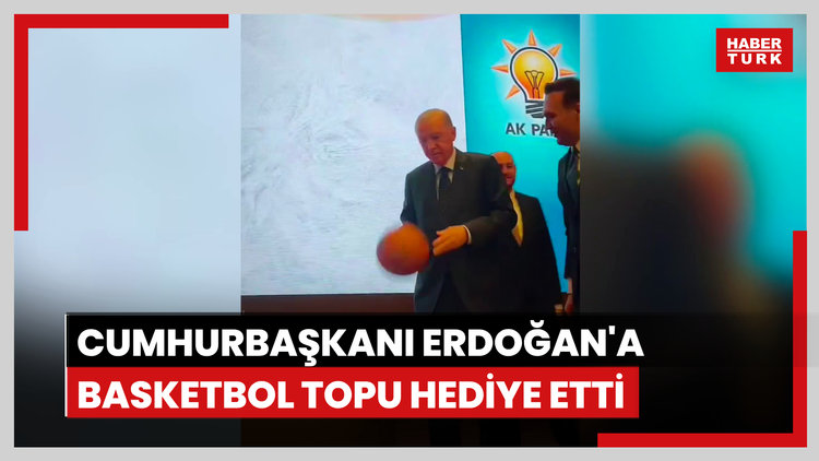 AK Parti Gençlik Kolları, Cumhurbaşkanı Erdoğan'a basketbol topu hediye etti