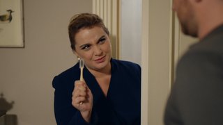 Bora, Gülnaz'ın hareketlerine anlam veremedi!