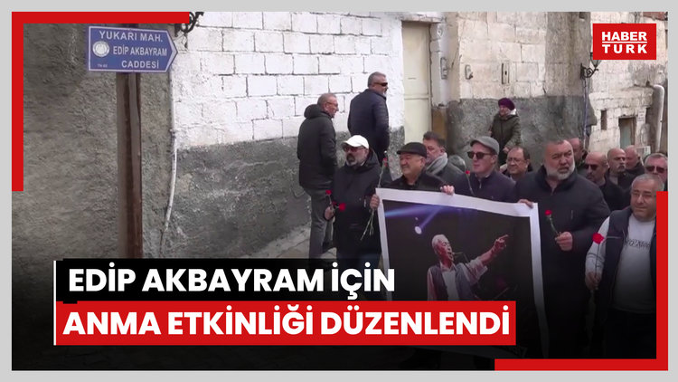 Sanatçı Edip Akbayram için Avanostaki evinin önünde anma etkinliği düzenlendi