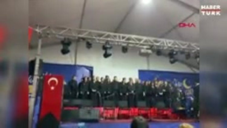 Ramazan etkinliğinde sahne çöktü