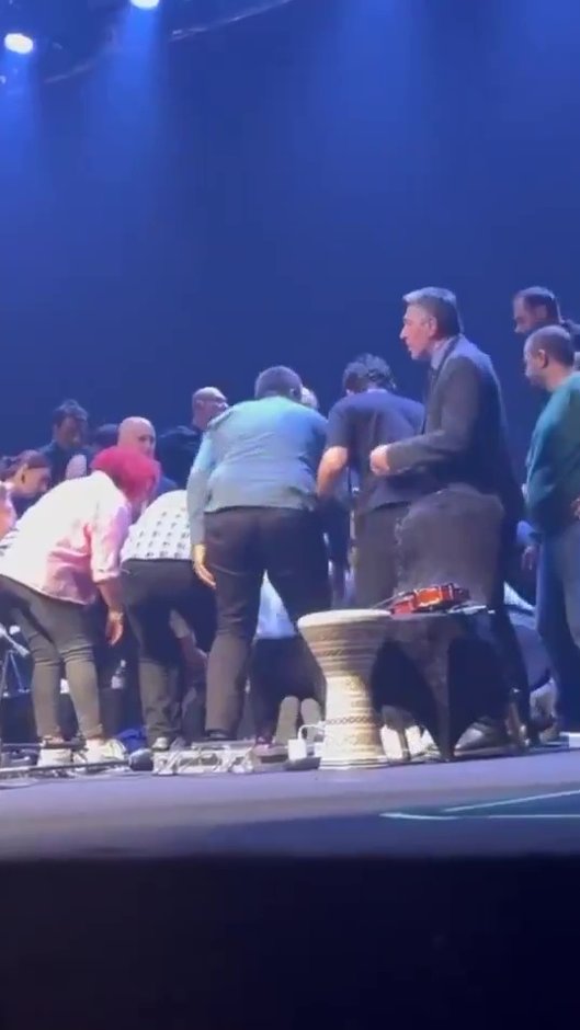 Volkan Konak, sahnede kalp krizi geçirdi