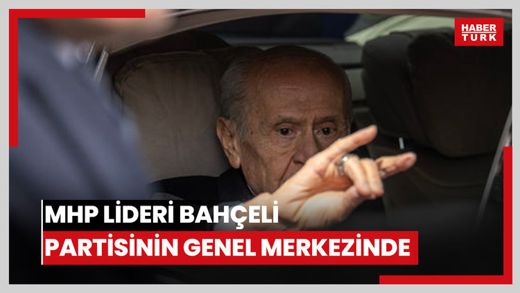 MHP lideri Bahçeli, partisinin genel merkezinde