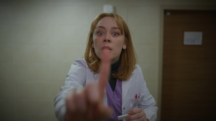 Bahar hamile olduğuna inanamıyor!