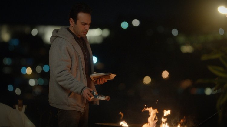 Evren, Bahar'ın fotoğraflarını yakıyor!