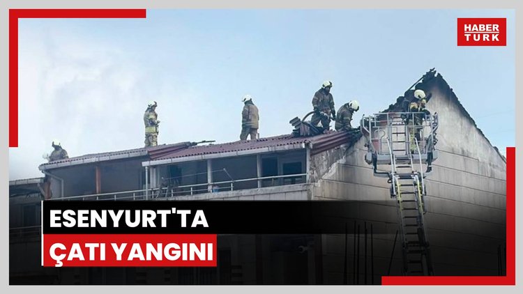 Esenyurt'ta iki binanın çatısı yandı