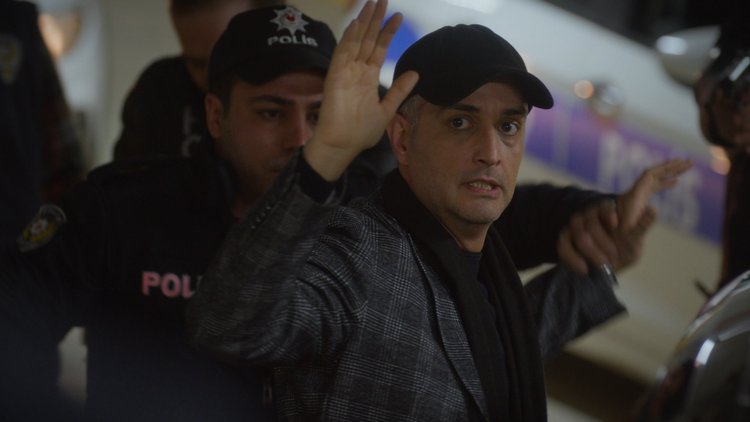 Polisler, Tuğra'yı yakalıyor!