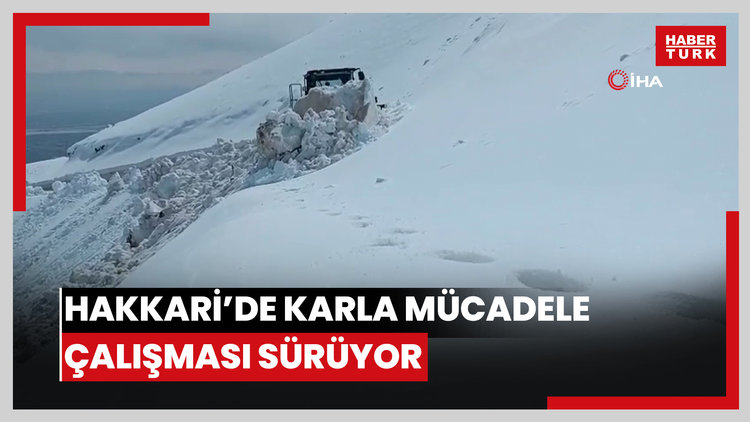 Hakkari'de karla mücadele çalışması sürüyor