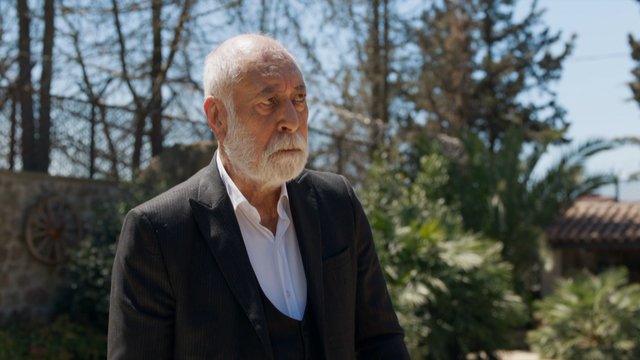 Karga, İhsan'ın karşısında!