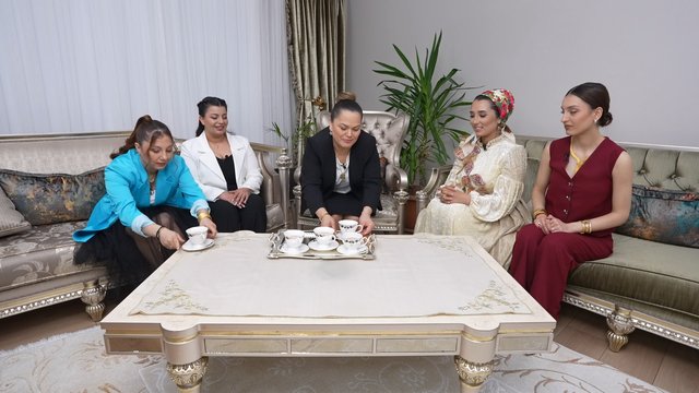 Sütlü çay ikramı!