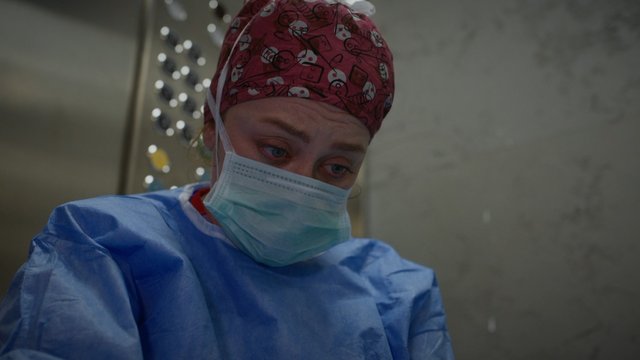 Bahar asansörde ameliyat yapıyor!