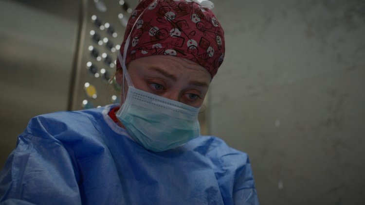 Bahar asansörde ameliyat yapıyor!