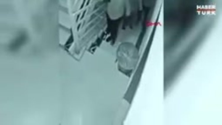 Mardin'de kar maskeli 4 kişi husumetlilerinin kapısını parçaladı!