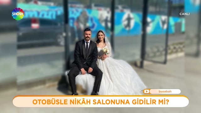Gelin ile damat otobüs durağında!