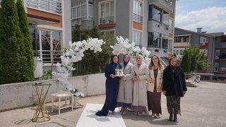 25 yaşında, 3 yıllık evli Zeynep Binay Kalkan’ın evine konuk olundu.