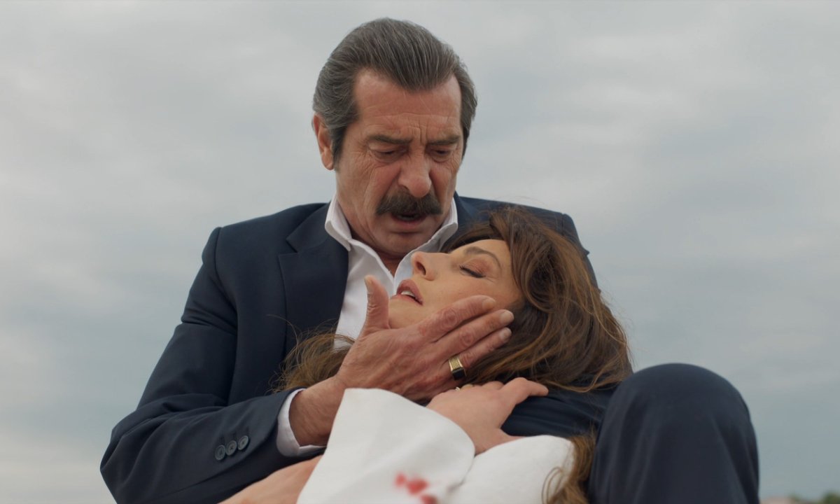 Karga, Aysel'i vuruyor!