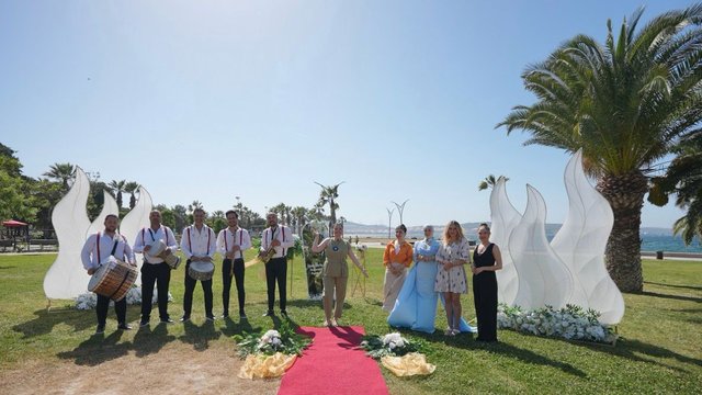 Gizem gelinden eğlenceli karşılama!