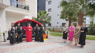 25 yaşında, 10 aylık evli aslen Malatyalı Ecesu Elitaş’ın evine konuk olundu. 