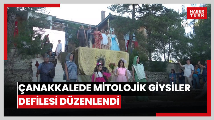 Çanakkalede mitolojik giysiler defilesi düzenlendi