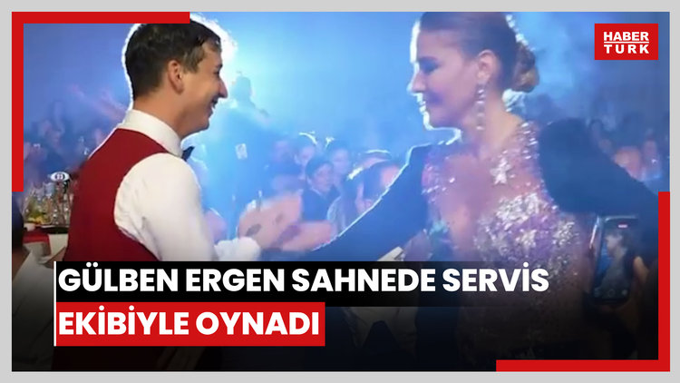 Gülben Ergen sahnede servis ekibiyle oynadı