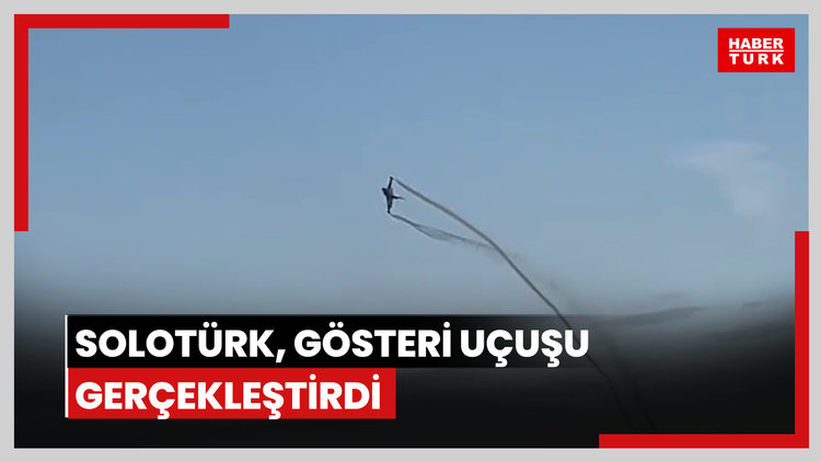 SOLOTÜRK, gösteri uçuşu gerçekleştirdi