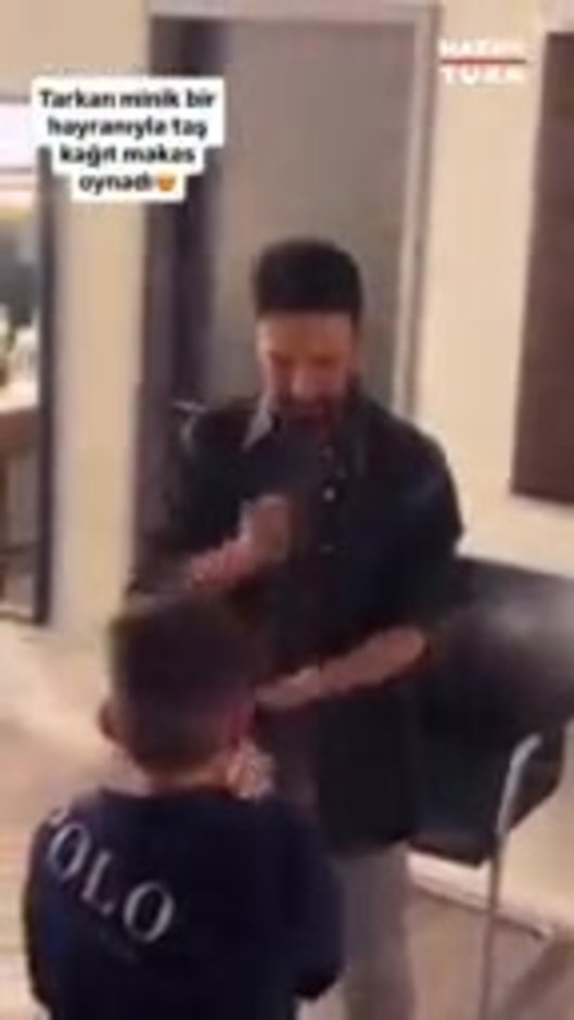 Tarkan, küçük bir hayranıyla oyun oynadı