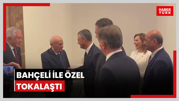 Bahçeli ile Özel tokalaştı
