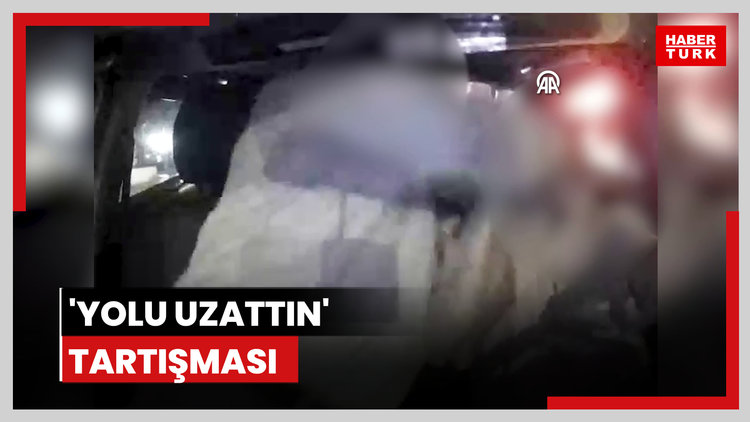 İzmir'de yolcunun "yolu uzattın" iddiasıyla taksiciyi darbetmesi araç içi kamerasında