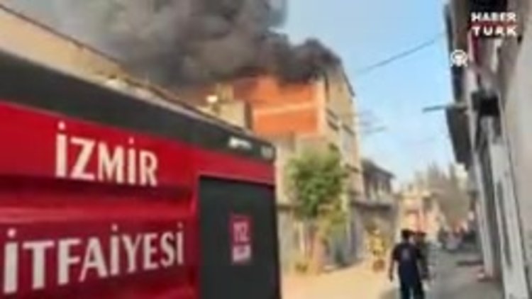 İzmir'de korkutan yangın!  Ev ve iş yerlerine sıçradı