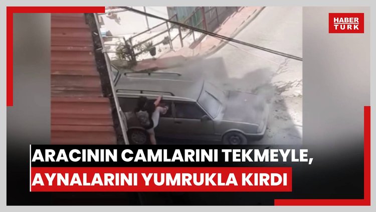 Beyoğlu'nda öfkeli sürücü yanan aracının camlarını tekmeyle, aynalarını yumrukla kırdı; O anlar kamerada