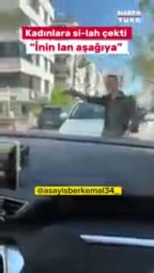 Trafikte tartıştığı iki kadın silah çekti