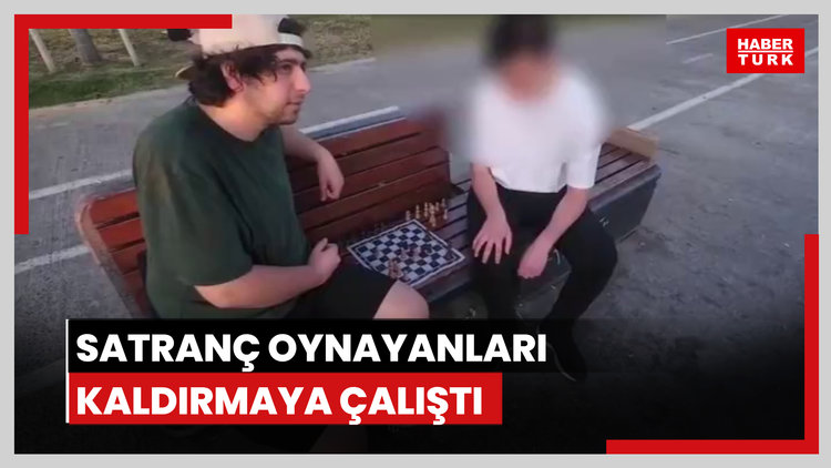 Satranç oynayanları kaldırmaya çalıştı