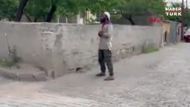 Polise yakalanınca namaza durdu