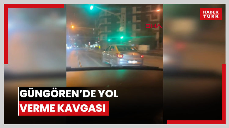 Güngören'de yol verme kavgasında otomobilin camını yumrukla kırdı