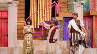 Sezar Mesut, eşi Çiçek’in etkisiyle senatoyu kapatma kararı alır. 