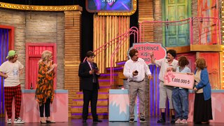 Bir yarışma programında Paşa, Nazlı ve oğulları Zeki bir tarafta; Fikri, Mehtap ve kızları Naime diğer tarafta yarışmaktadır. ...