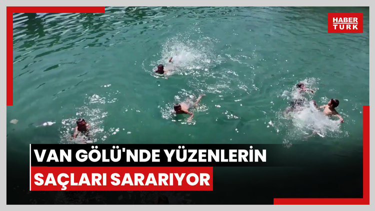Van Gölünde uzun süre yüzen çocukların saçları mineralli suyun ve güneşin etkisiyle sararıyor