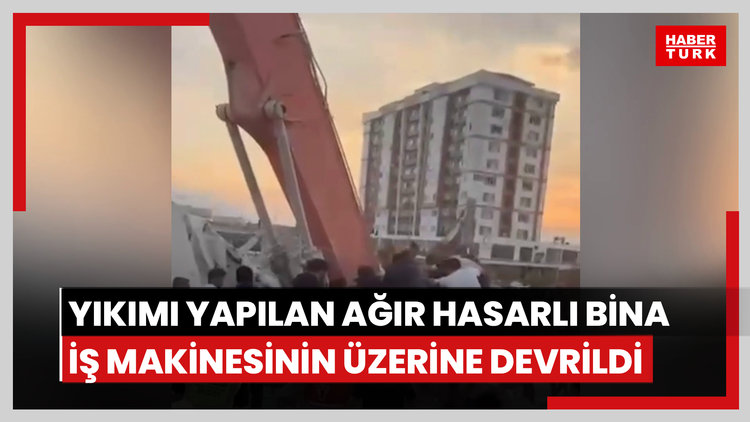 Yıkımı yapılan ağır hasarlı bina iş makinesinin üzerine devrildi
