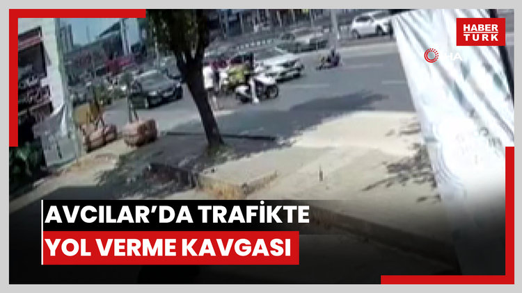 Avcılar'da trafikte yol verme kavgası: Tek yumrukla yere yığıldı