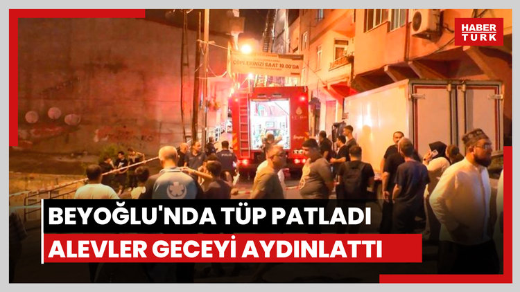 Beyoğlu'nda alevler geceyi aydınlattı