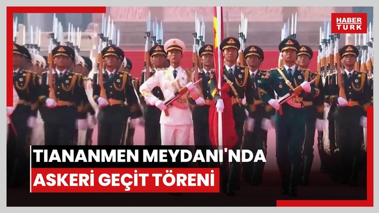 Tiananmen Meydanı'nda askeri geçit töreni