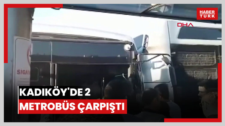 Kadıköy'de 2 metrobüs çarpıştı